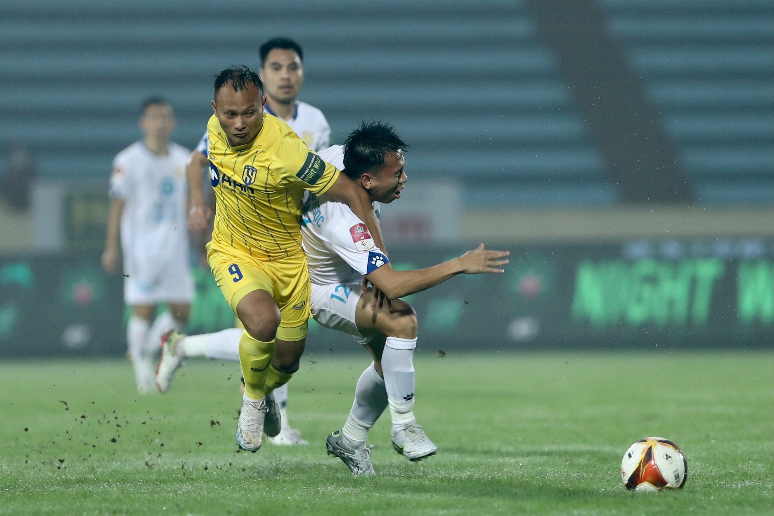 Trong Hoang Nam dinh vs SLNA