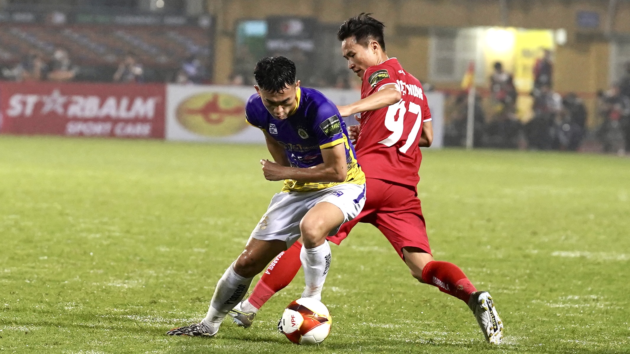 CĐV Hải Phòng làm nền cho chiến thắng của CLB Hà Nội 5 CĐV Hải Phòng làm nền cho chiến thắng của CLB Hà Nội 5