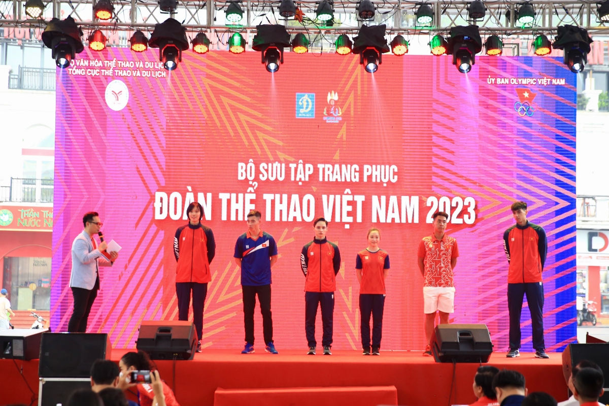 Ra mat trang phuc cua doan TTVN 2023 15/4