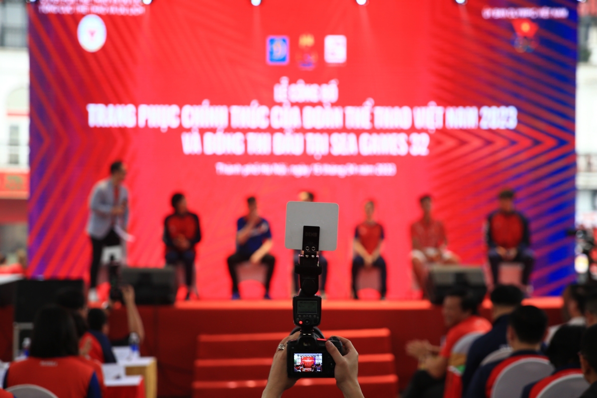 Ra mat trang phuc cua doan TTVN 2023 15/4