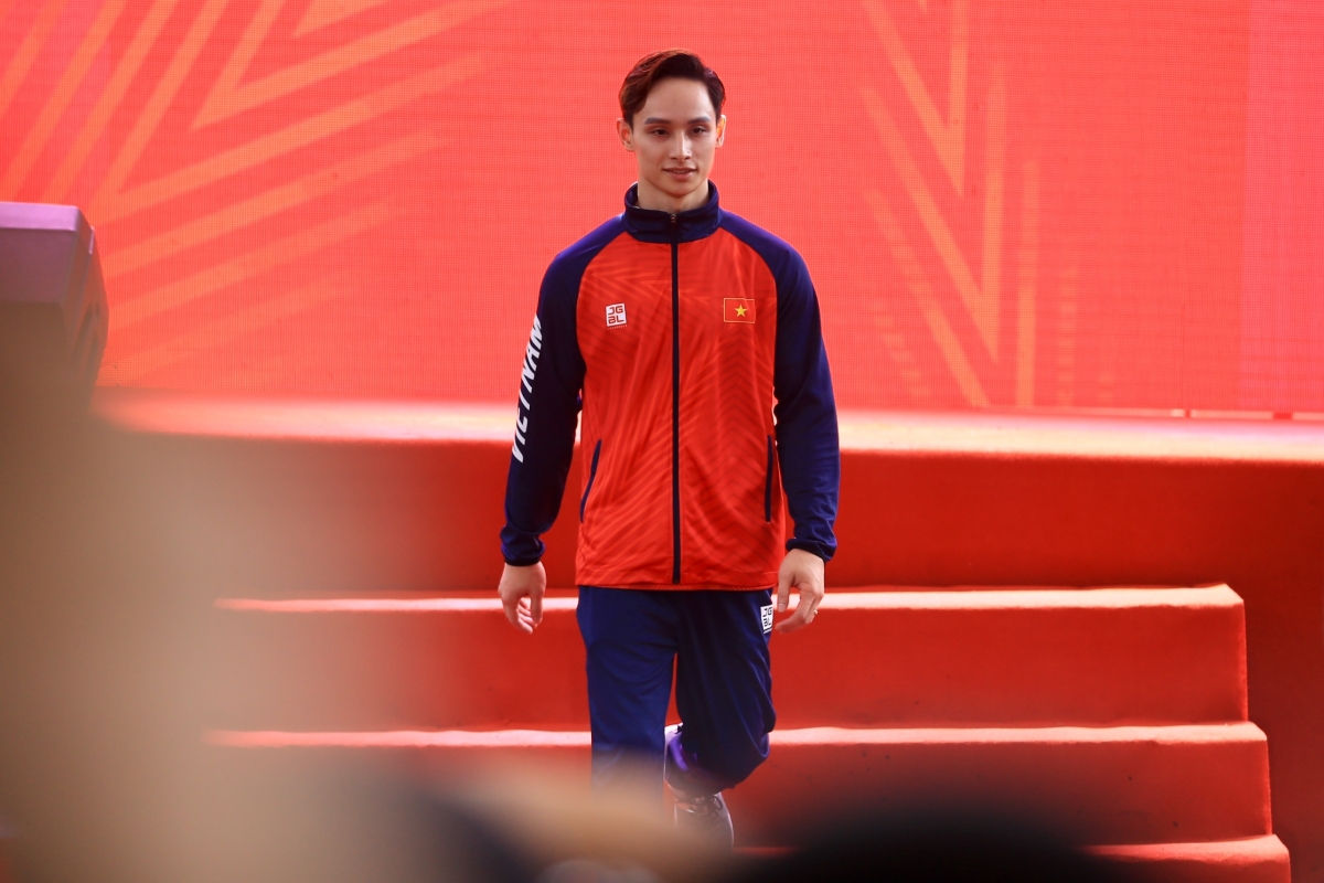 dinh Phuong Thanh ra mat trang phuc doan TTVN 2023 15/4