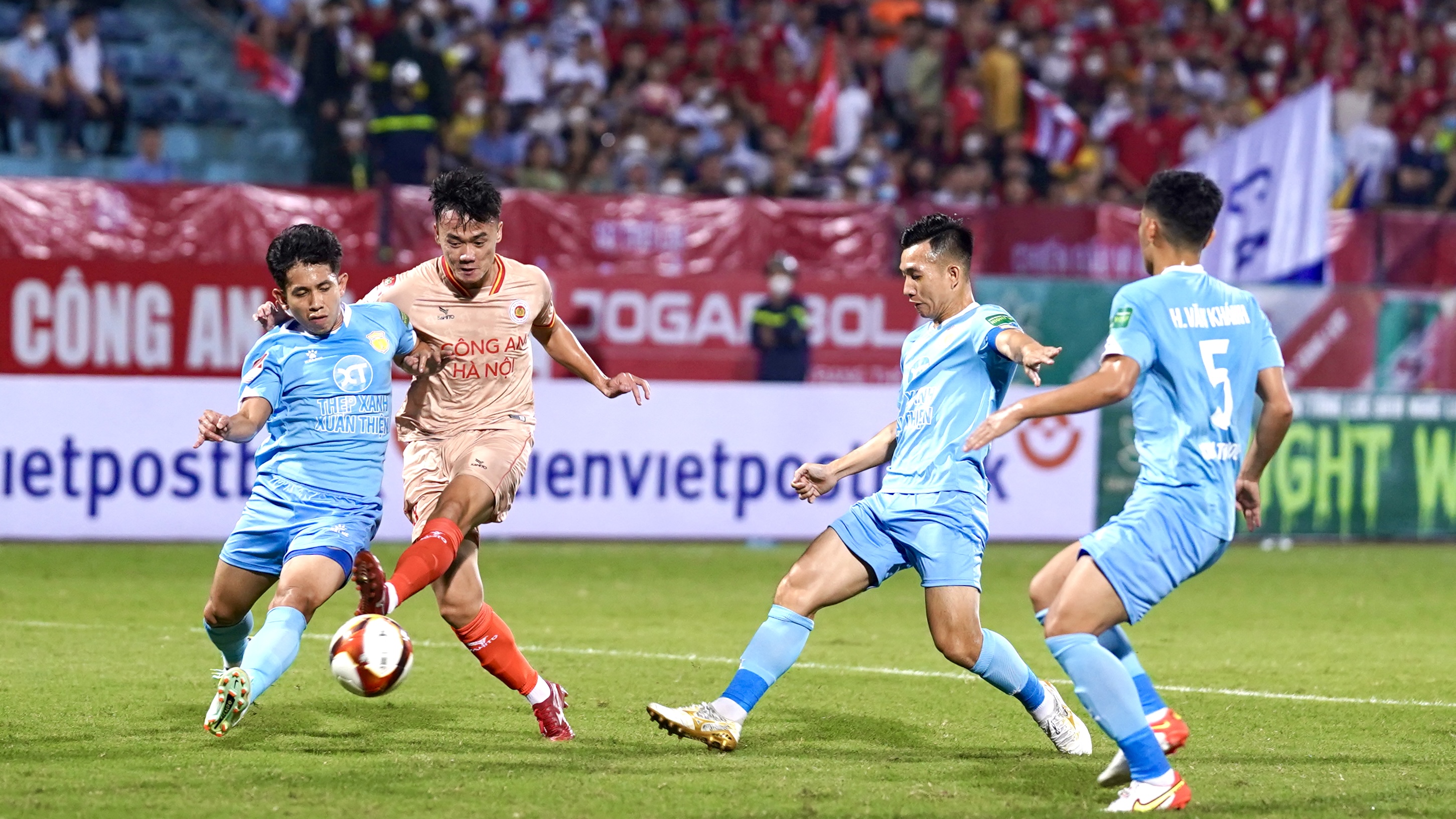 Lê Văn Đô rực sáng trước ngày hội quân cùng U22 Việt Nam 3