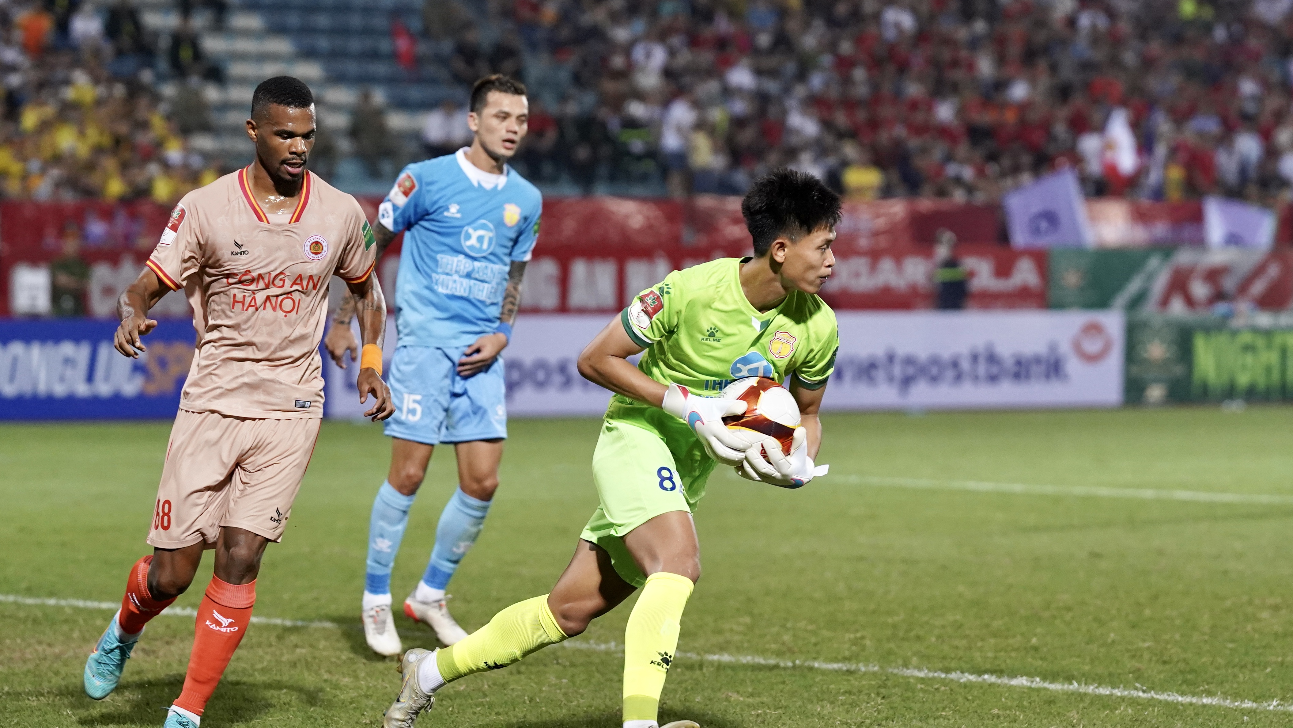 Lê Văn Đô rực sáng trước ngày hội quân cùng U22 Việt Nam 5