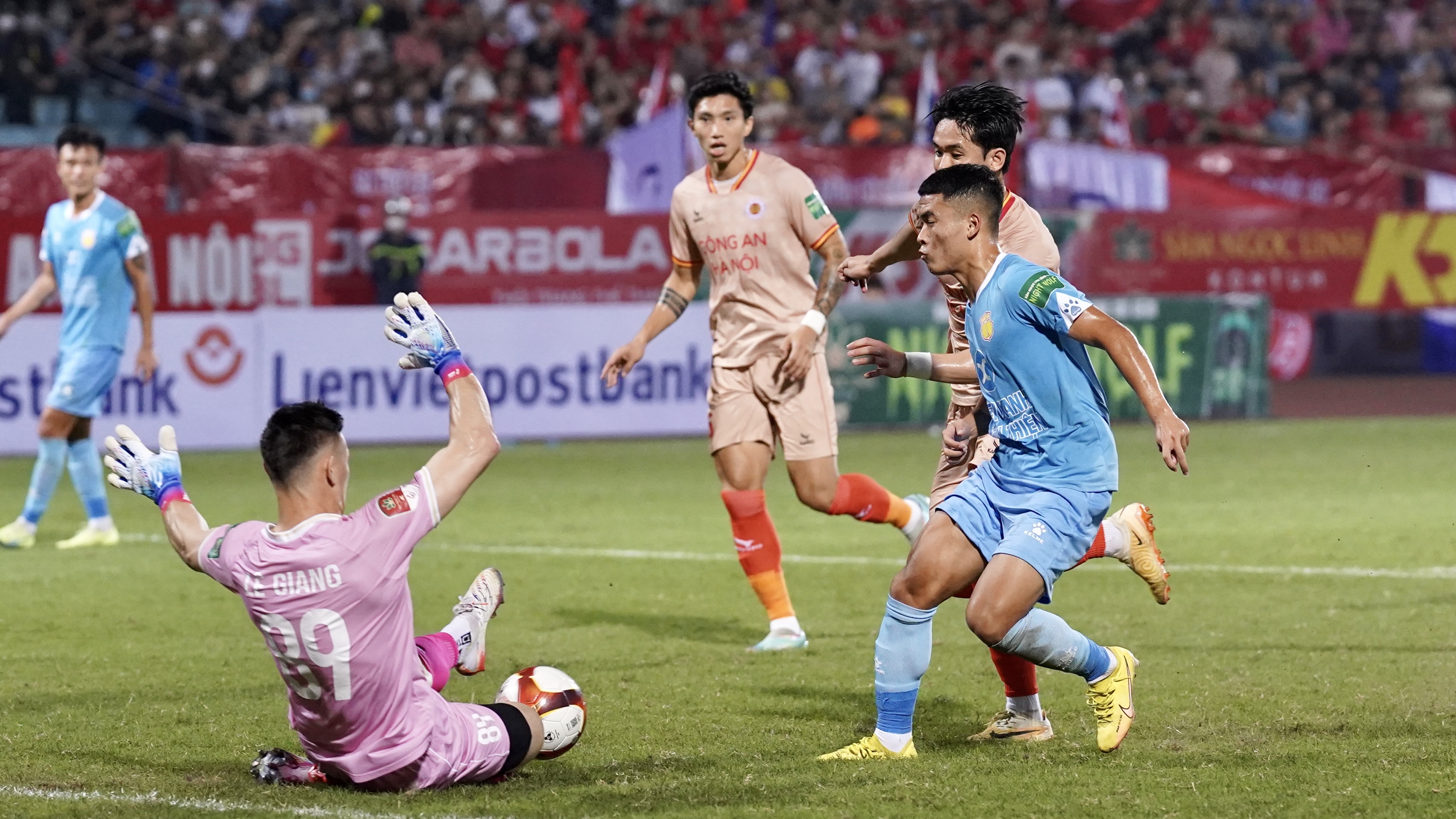 Lê Văn Đô rực sáng trước ngày hội quân cùng U22 Việt Nam 6