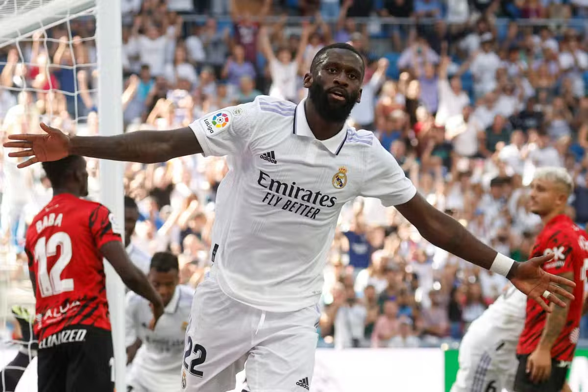 Hơn 500 triệu bảng đã chi nhưng Chelsea vẫn thiếu đi một thủ lĩnh như Rudiger 4 Hơn 500 triệu bảng đã chi nhưng Chelsea vẫn thiếu đi một thủ lĩnh như Rudiger 4