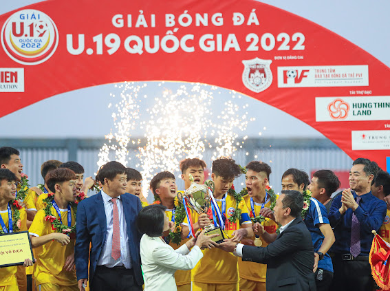 U19 Hà Nội đang là nhà đương kim vô địch  U19 Ha Noi dang la nha duong kim vo dich