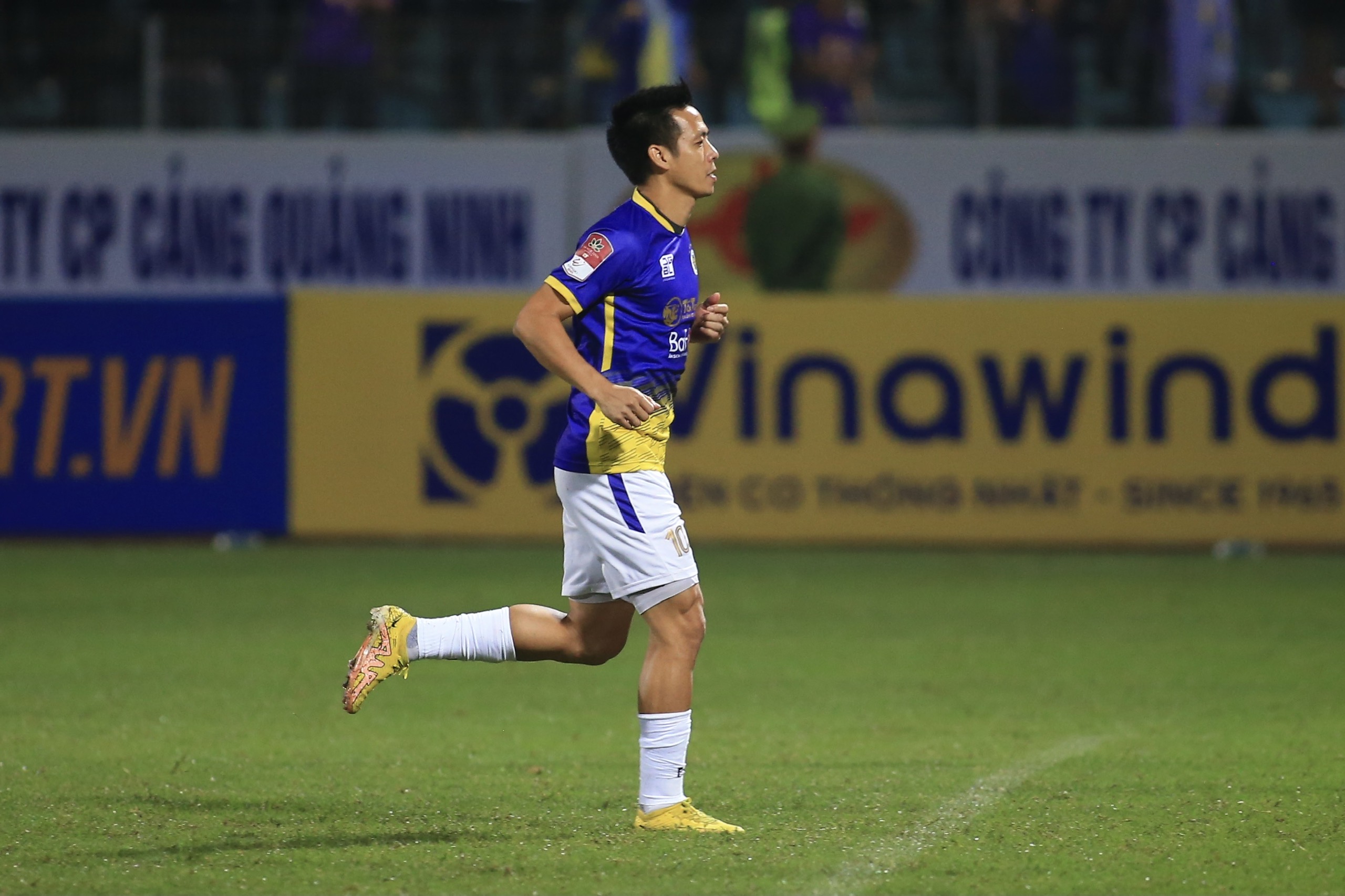 Văn Quyết bị bác đơn kháng cáo sau hành vi tấn công trọng tài 1 Văn Quyết bị bác đơn kháng cáo sau hành vi tấn công trọng tài 1