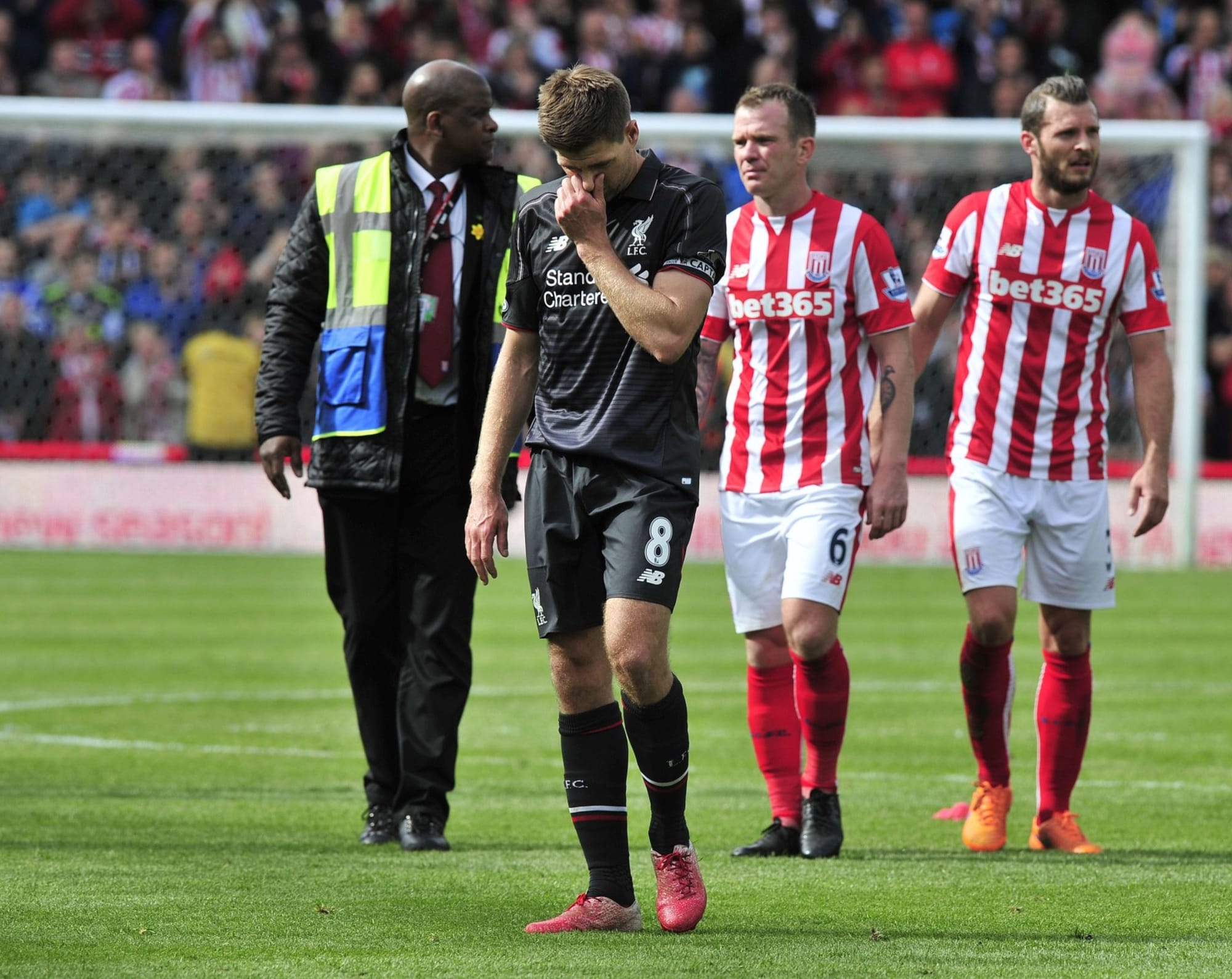 10 trận thua đáng xấu hổ của các đội bóng lớn trong lịch sử Ngoại hạng Anh 1 10 trận thua đáng xấu hổ của các đội bóng lớn trong lịch sử Ngoại hạng Anh 1