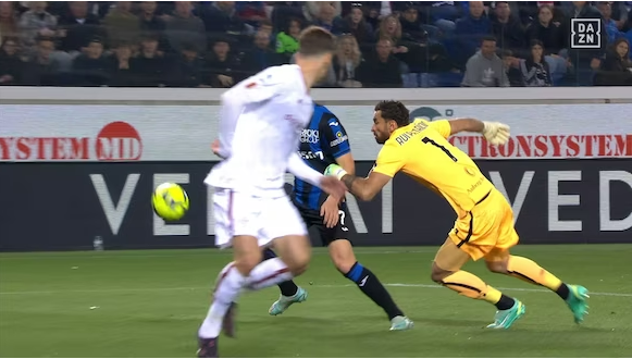 Cận cảnh sai lầm của Rui Patricio khiến Roma mất Top 4 3