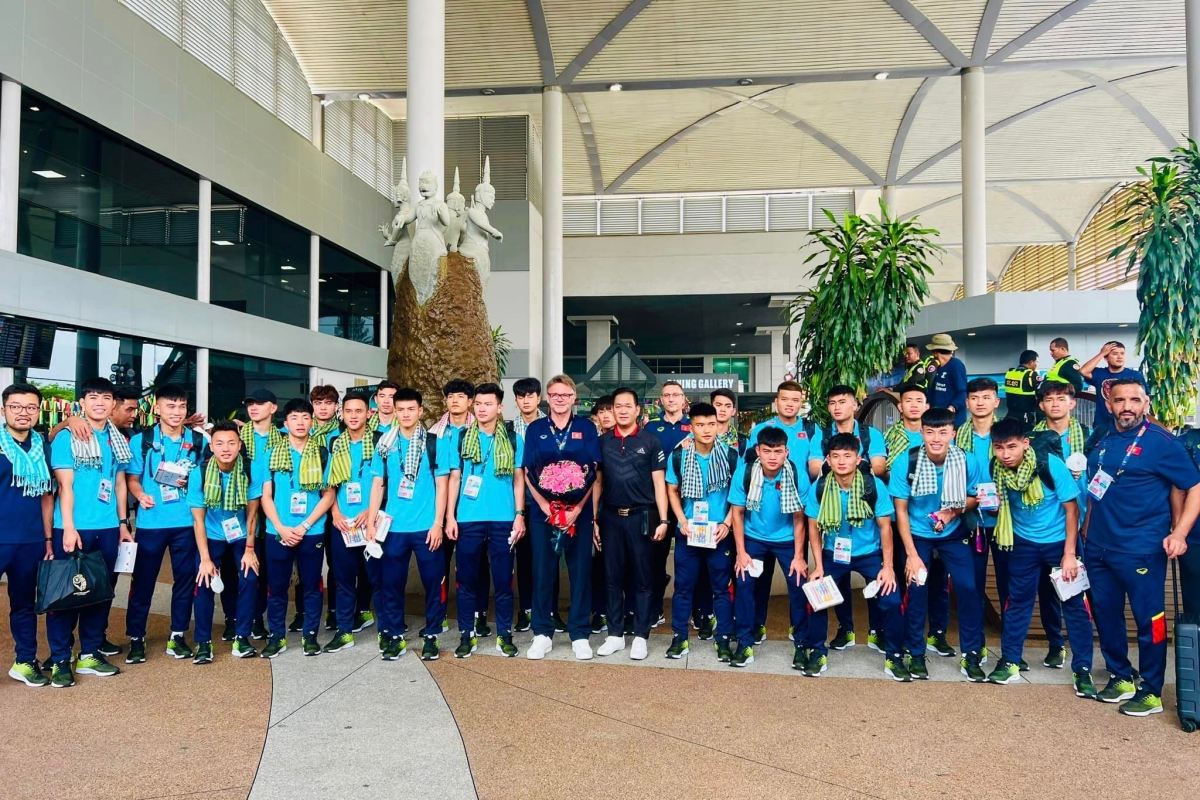 U22 Viet Nam toi Campuchia san sang hanh trinh bao ve ngoi vo dich
