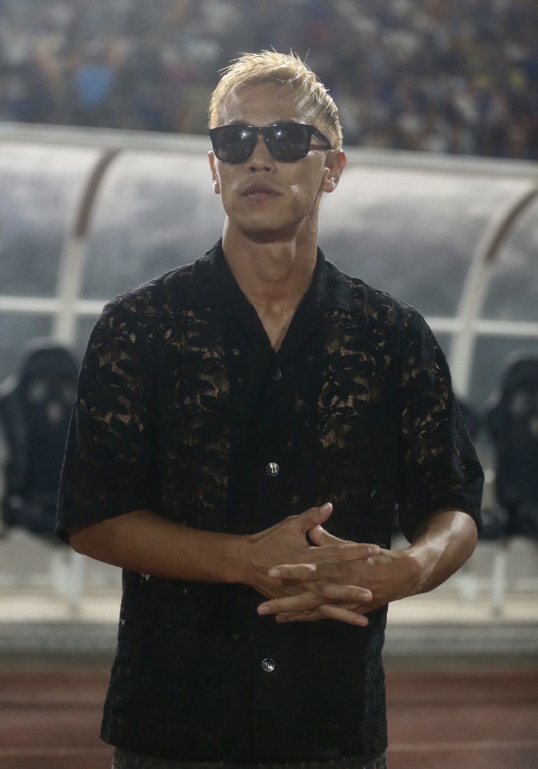 HLV U22 Campuchia xuất hiện với trang phục dị thường ở SEA Games 32 2