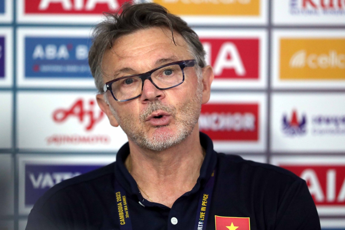 HLV Philippe Troussier chia sẻ sau trận thắng Lào HLV Philippe Troussier chia se sau tran thang Lao