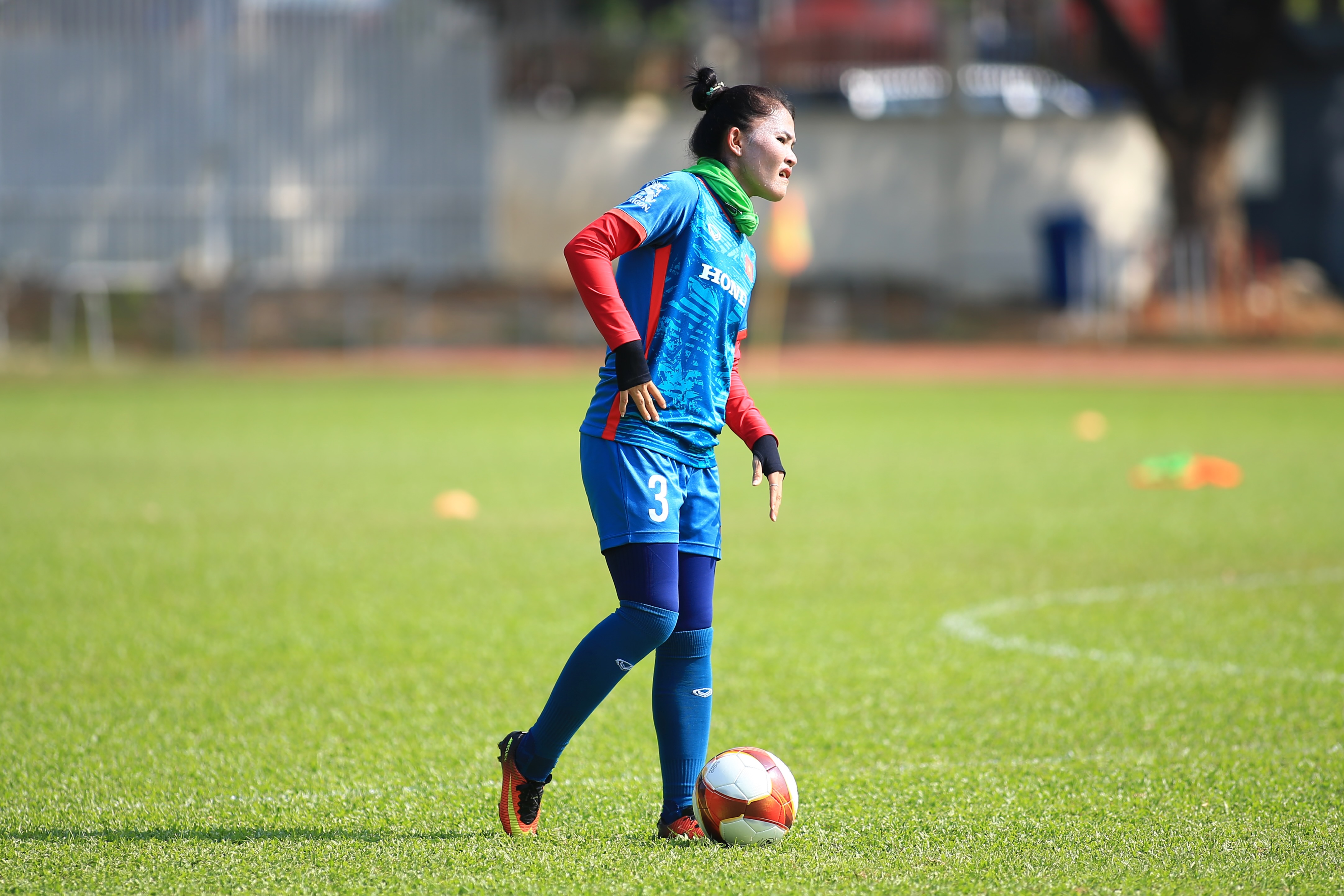 Tuyển nữ Việt Nam tiếp nước liên tục dưới thời tiết gần 40 độ 8