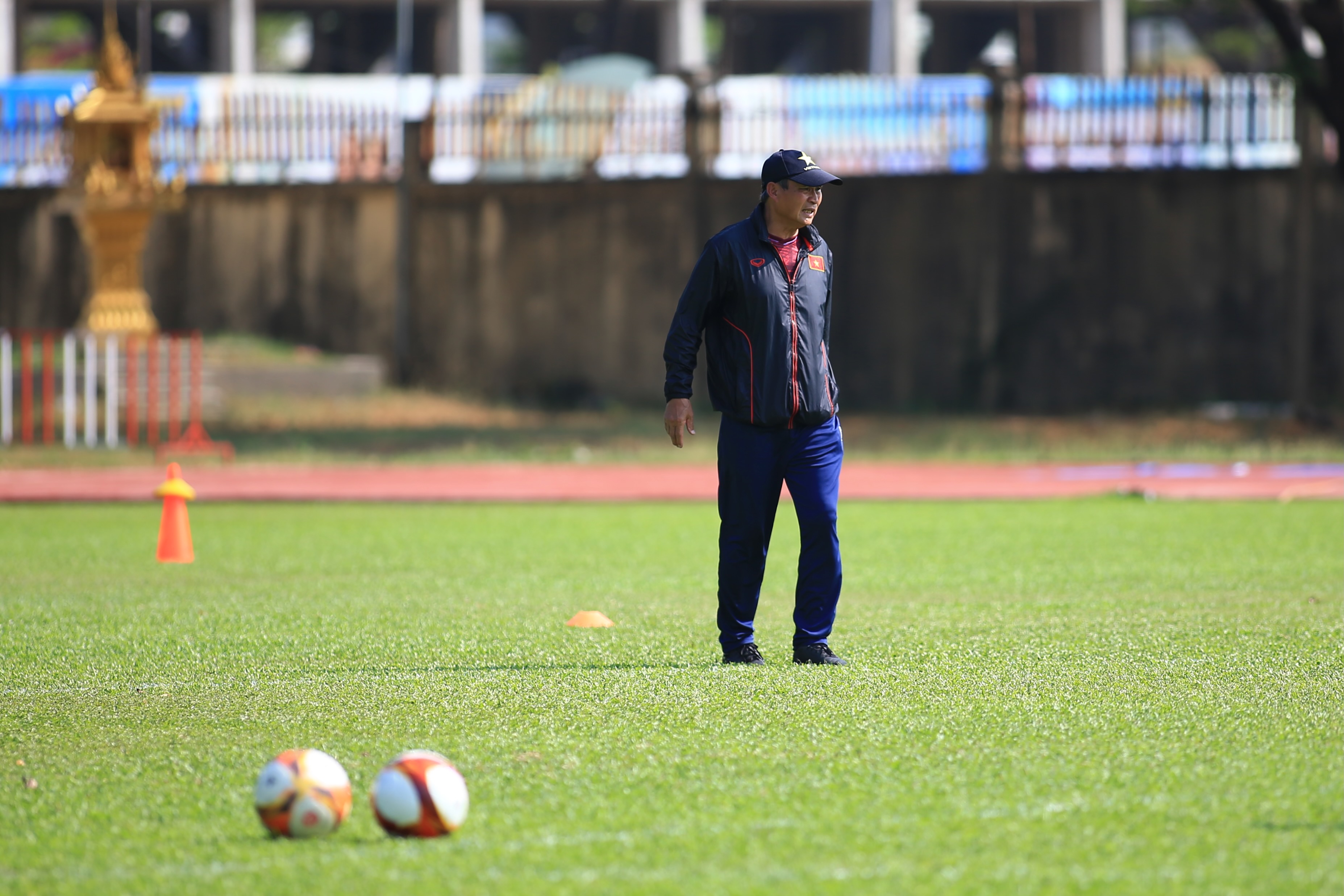 Tuyển nữ Việt Nam tiếp nước liên tục dưới thời tiết gần 40 độ 9