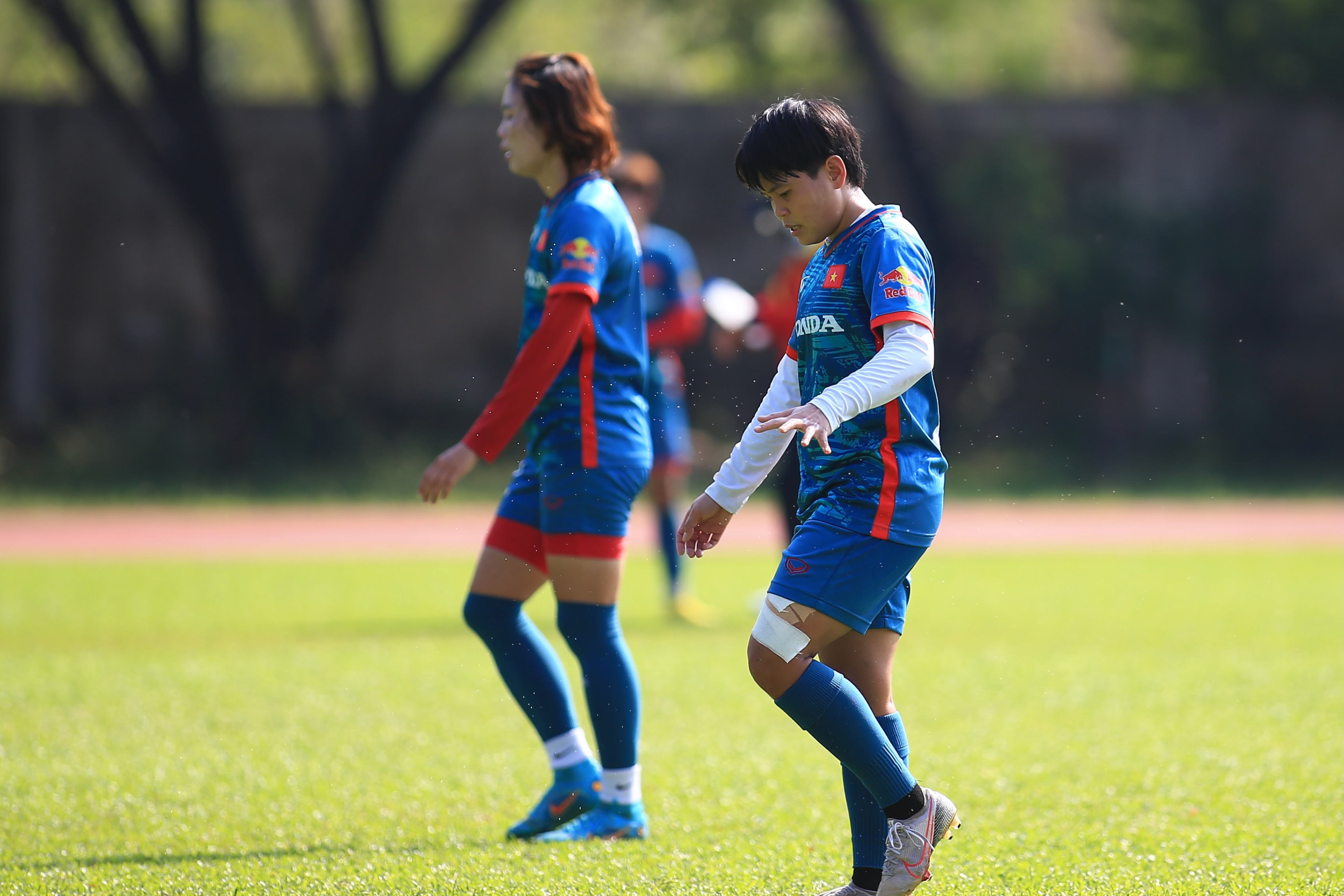 Tuyển nữ Việt Nam tiếp nước liên tục dưới thời tiết gần 40 độ 4