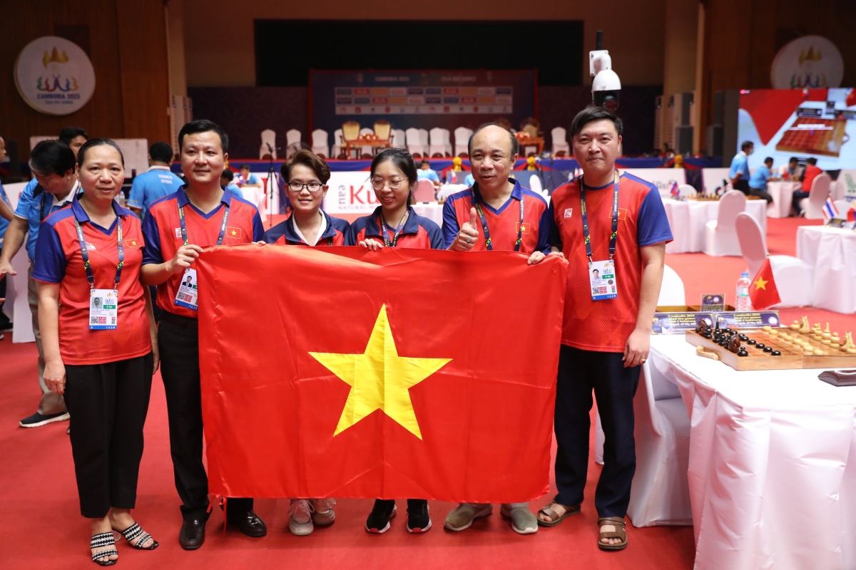 Giành HCV ngay tại quê hương cờ ốc, 2 kỳ thủ Việt Nam được thưởng 2000 USD 7