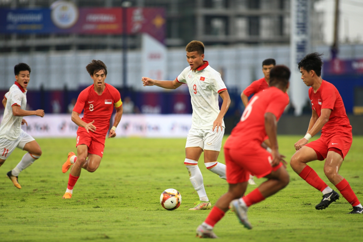U22 Việt Nam nhọc nhằn trước hàng thủ to cao của Singapore 2