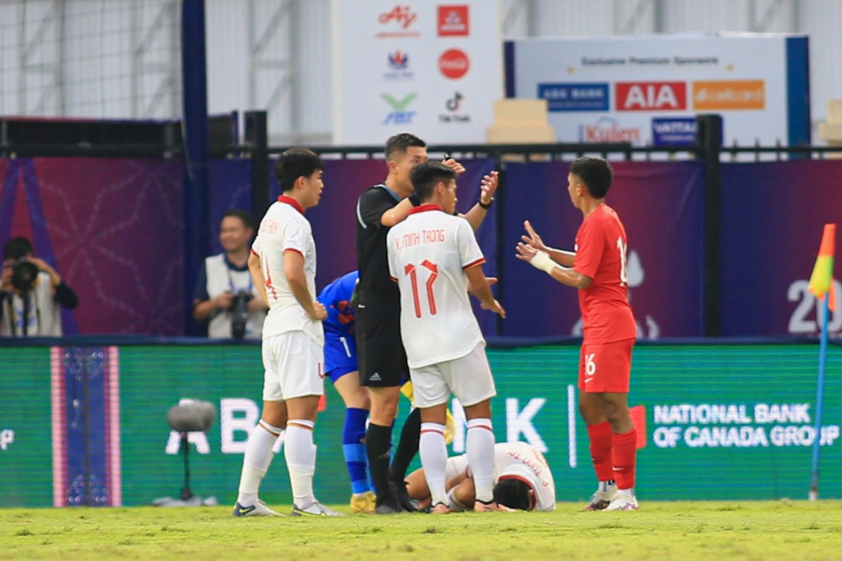 U22 Việt Nam nhọc nhằn trước hàng thủ to cao của Singapore 7