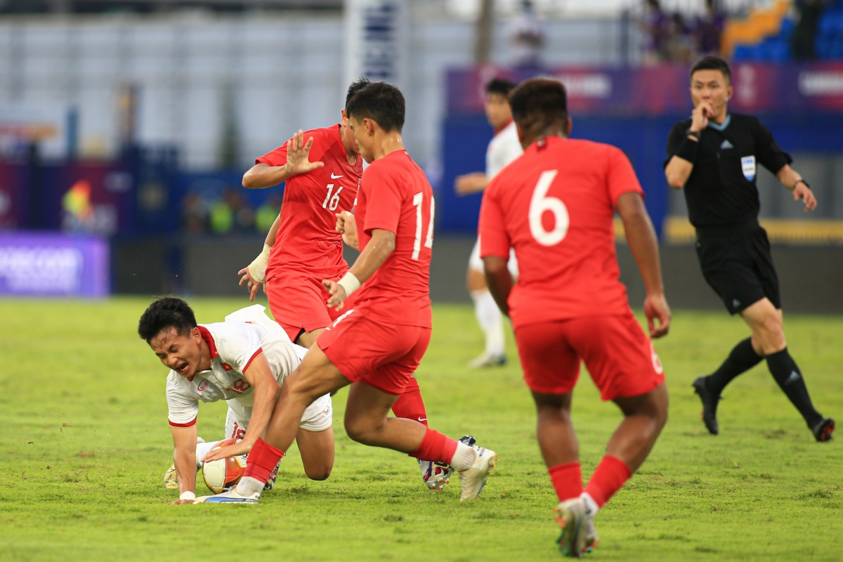 U22 Việt Nam nhọc nhằn trước hàng thủ to cao của Singapore 4