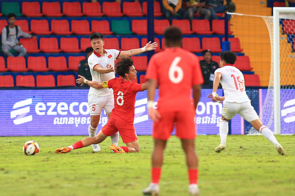 U22 Việt Nam nhọc nhằn trước hàng thủ to cao của Singapore 8