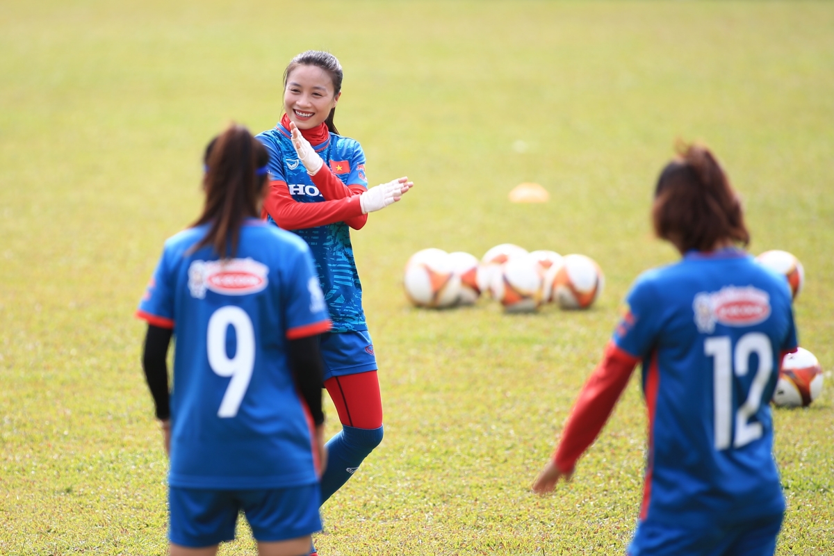 Tuyển nữ Việt Nam rạng rỡ dưới cái nắng gắt của Campuchia 4