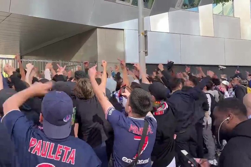 Sau Messi, fan PSG đòi đuổi cổ Neymar 1