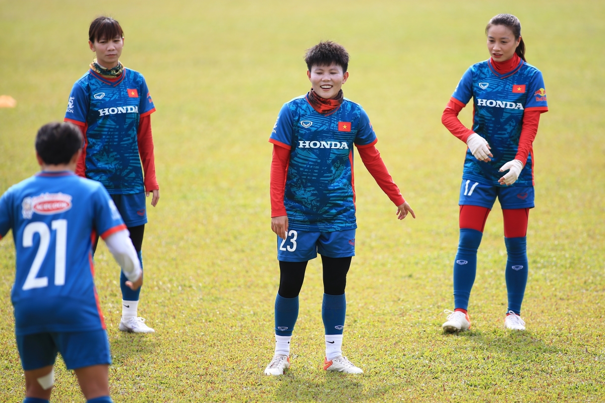 Tuyển nữ Việt Nam rạng rỡ dưới cái nắng gắt của Campuchia 1