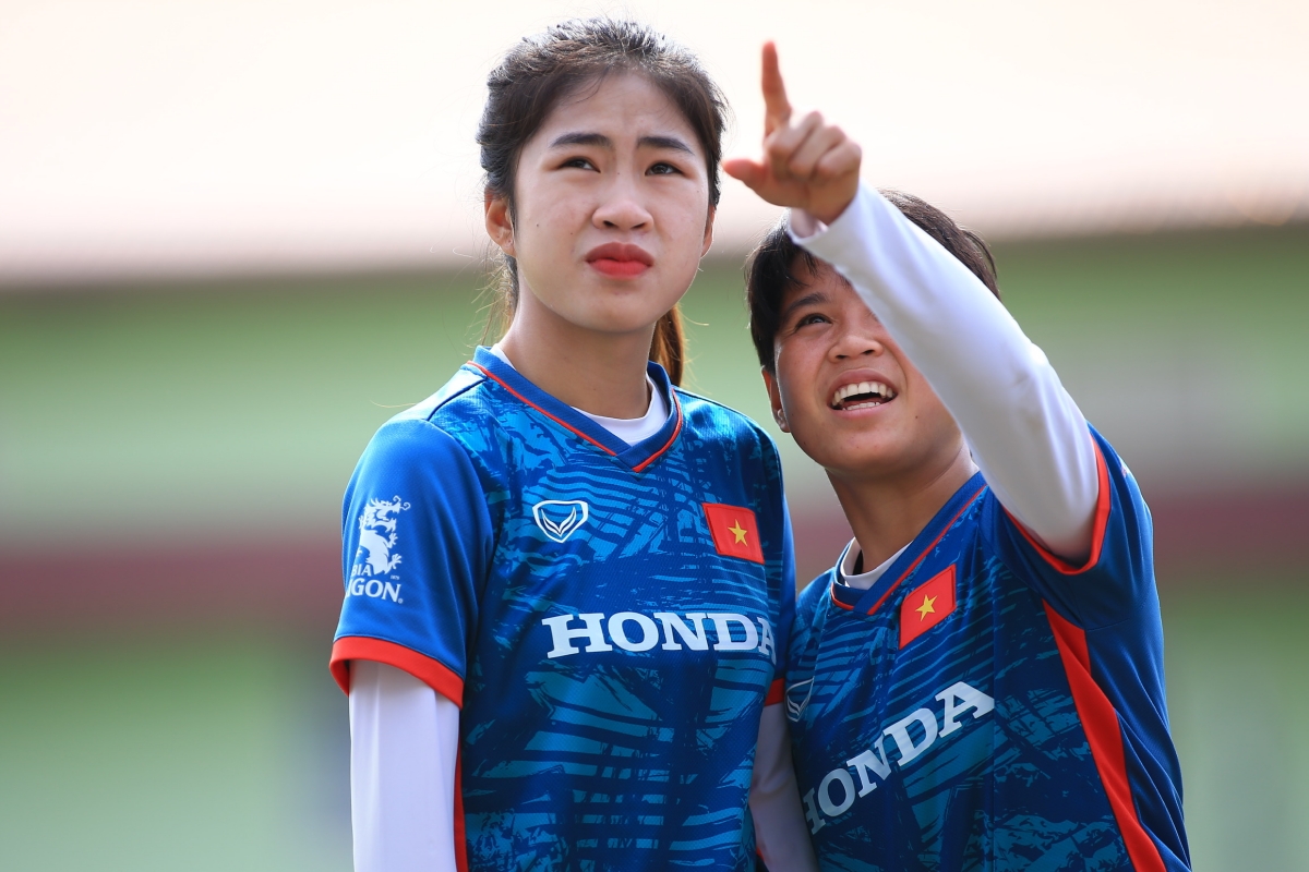 Tuyển nữ Việt Nam rạng rỡ dưới cái nắng gắt của Campuchia 2