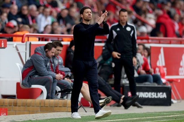 Xavi Alonso len tieng ve kha nang dan dat Tottenham