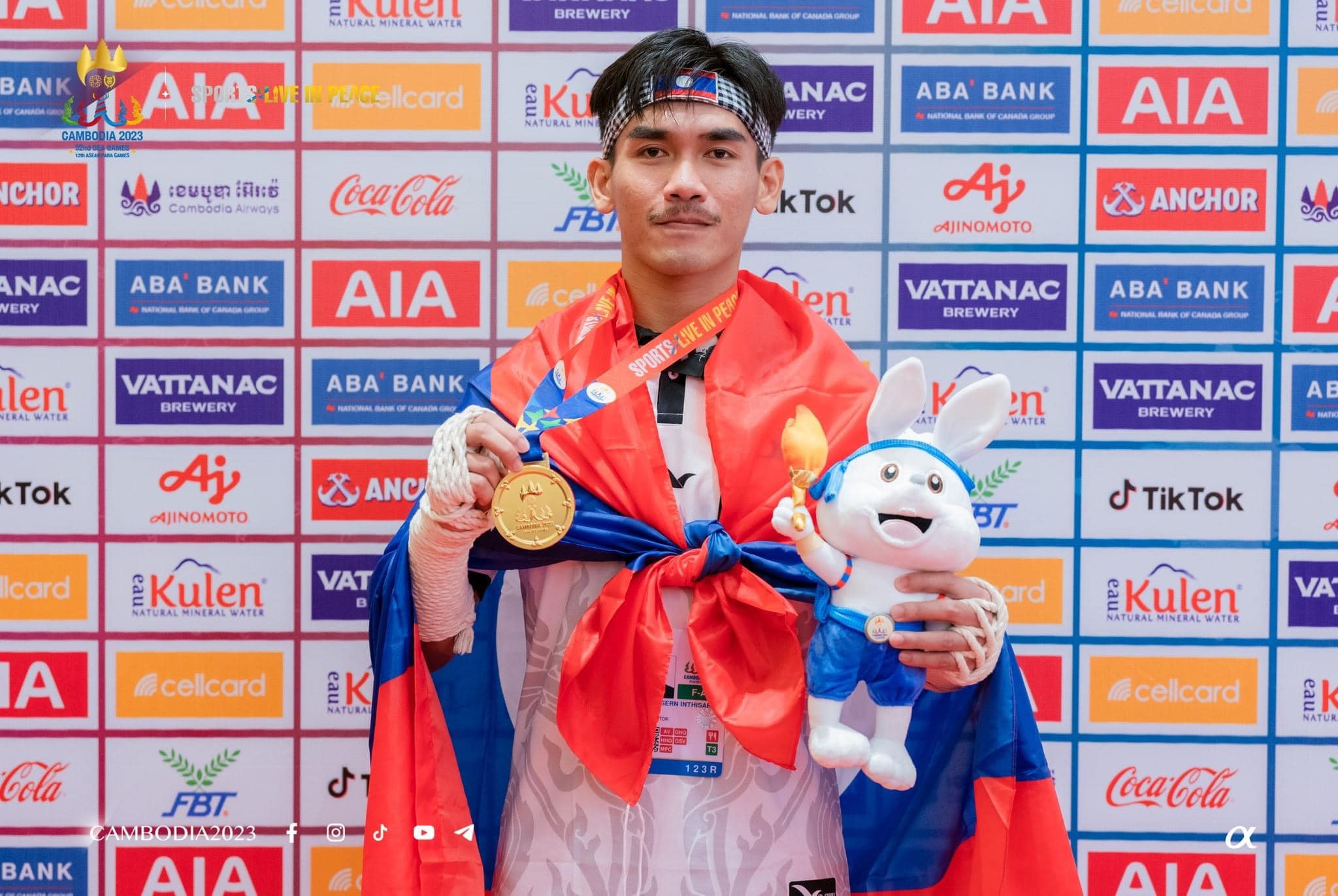 VĐV Kongngern Inthisarn mang về tấm HCV đầu tiên cho Lào ở SEA Games 32 VdV Kongngern Inthisarn mang ve tam HCV dau tien cho Lao o SEA Games 32