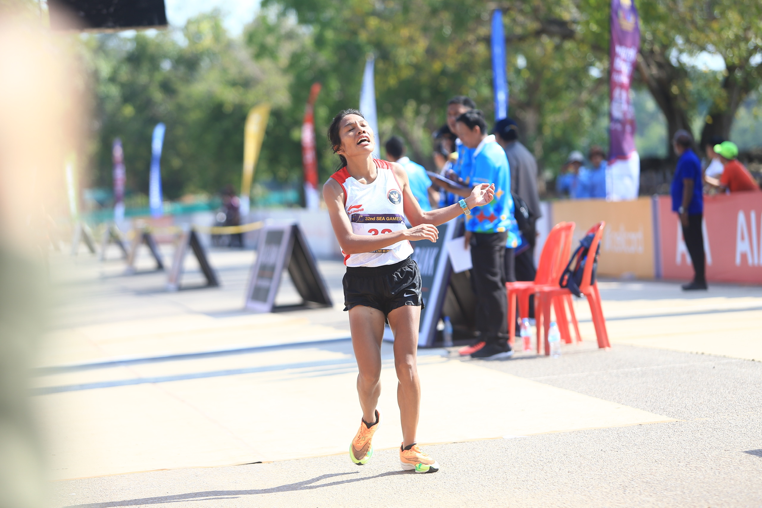 Nữ VĐV Indonesia ngất xỉu sau khi giành HCV SEA Games 32 1