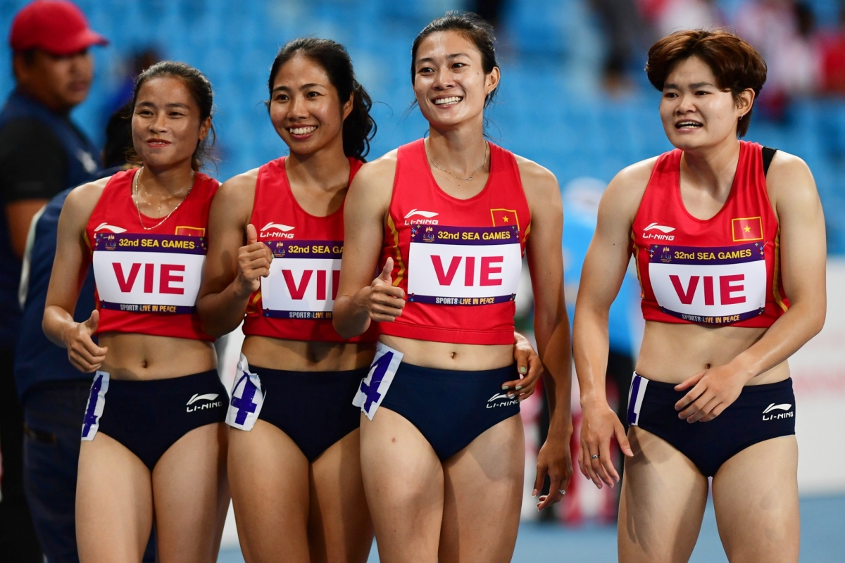 Lê Tú Chinh trở lại đường chạy 10/5 Le Tu Chinh tro lai duong chay 10/5