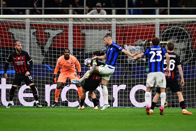 Edin Dzeko mở tỷ số cho Inter trước Milan Edin Dzeko mo ty so cho Inter truoc Milan