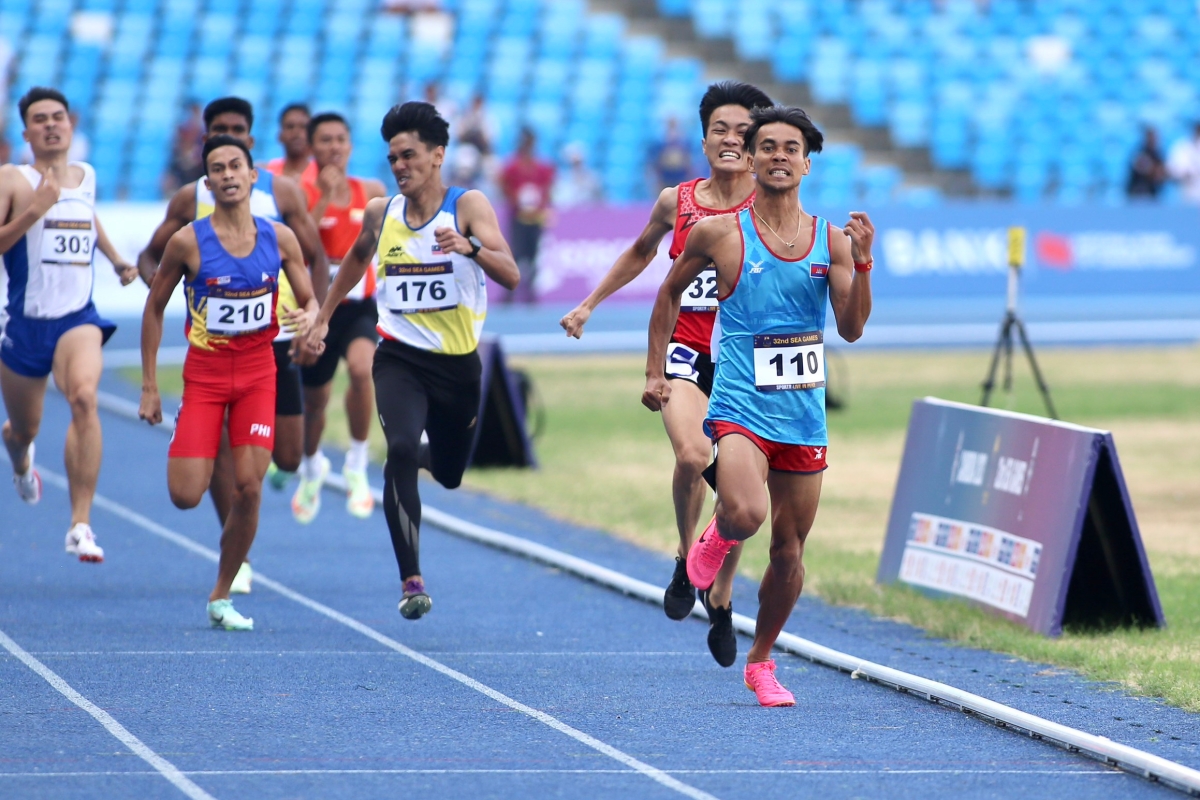 VĐV chủ nhà Campuchia giành HCV lịch sử 800m 1 VĐV chủ nhà Campuchia giành HCV lịch sử 800m 1