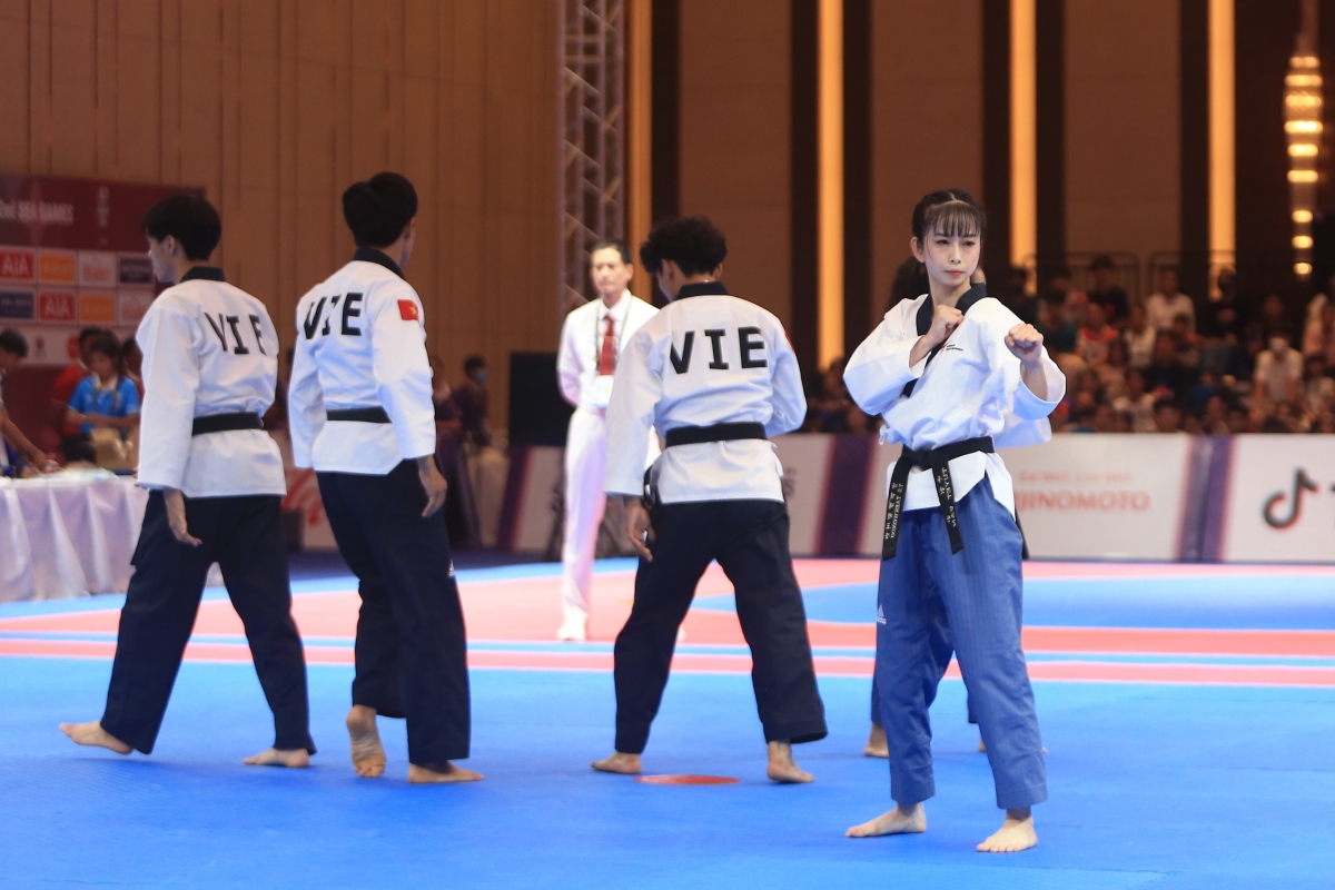 Châu Tuyết Vân bật khóc khi giành HCV Taekwondo 2