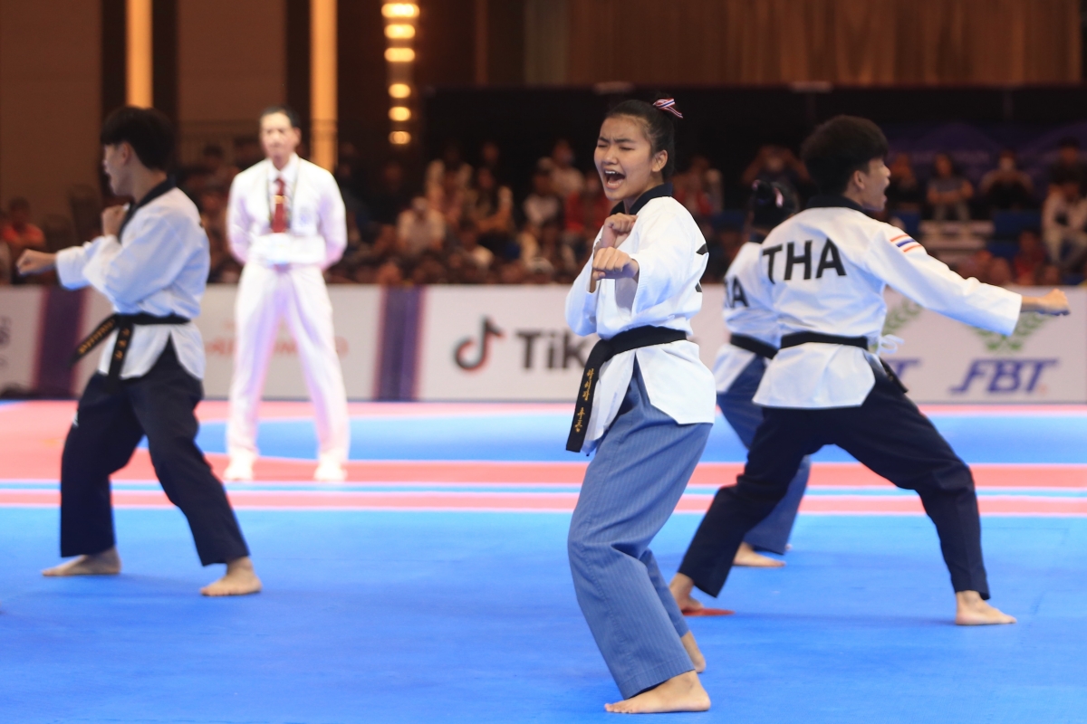 Châu Tuyết Vân bật khóc khi giành HCV Taekwondo 6
