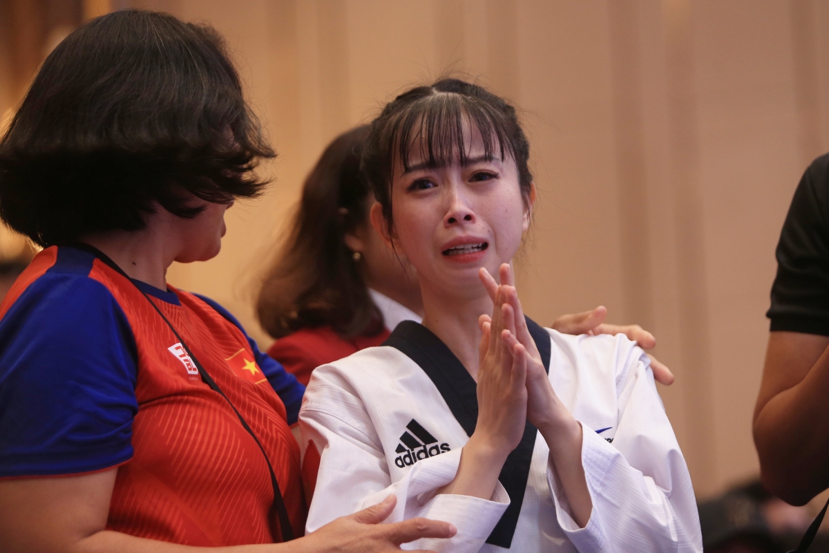 Châu Tuyết Vân bật khóc khi giành HCV Taekwondo 7