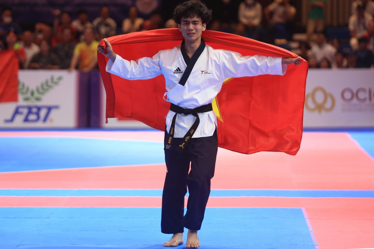 Châu Tuyết Vân bật khóc khi giành HCV Taekwondo 10
