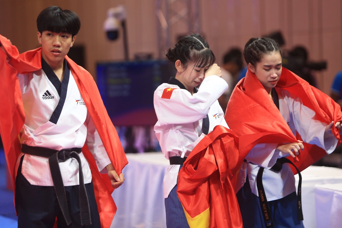 Châu Tuyết Vân bật khóc khi giành HCV Taekwondo 11