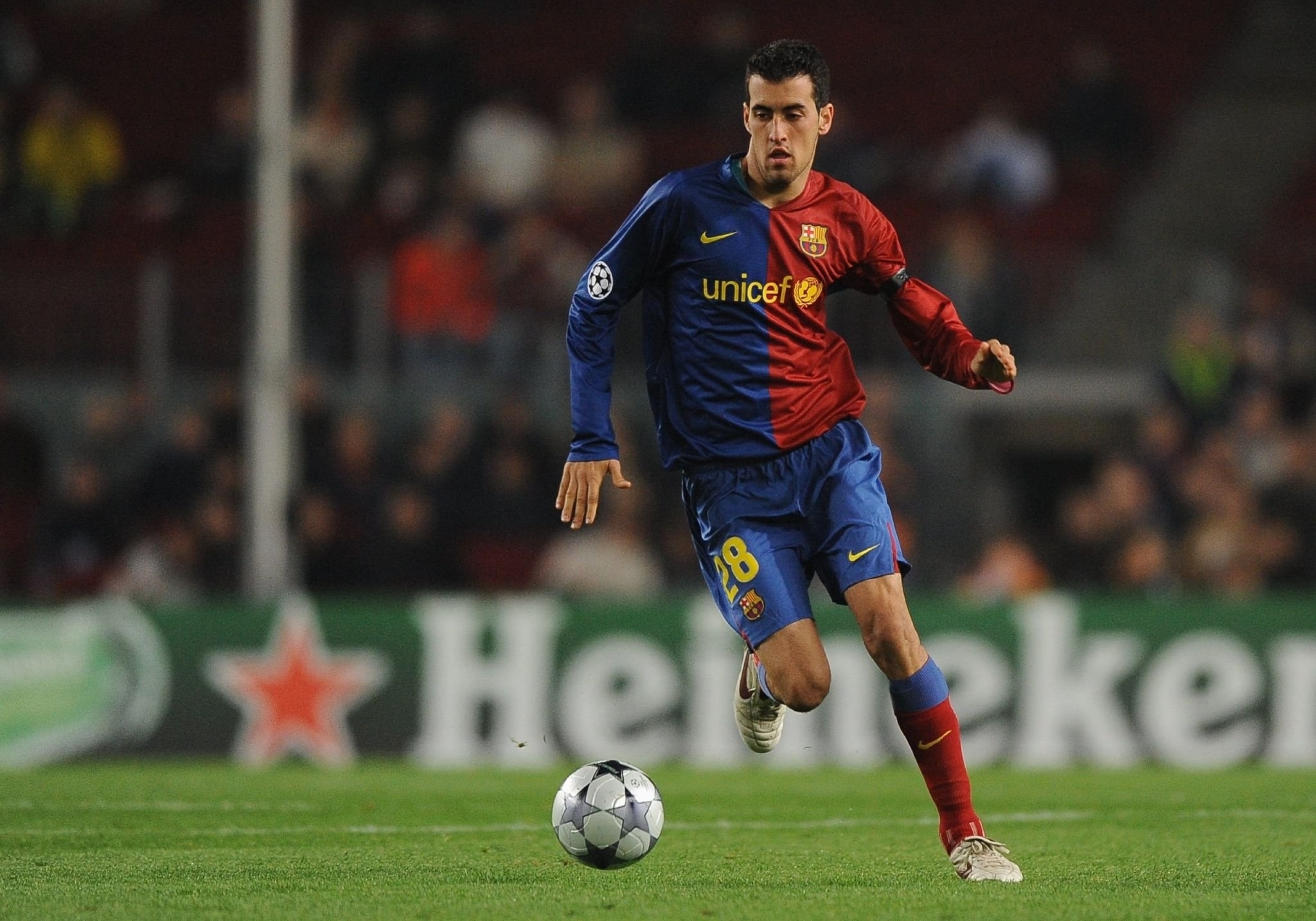 Sergio Busquets Của hiếm âm thầm chi phối mọi thứ trên sân 1