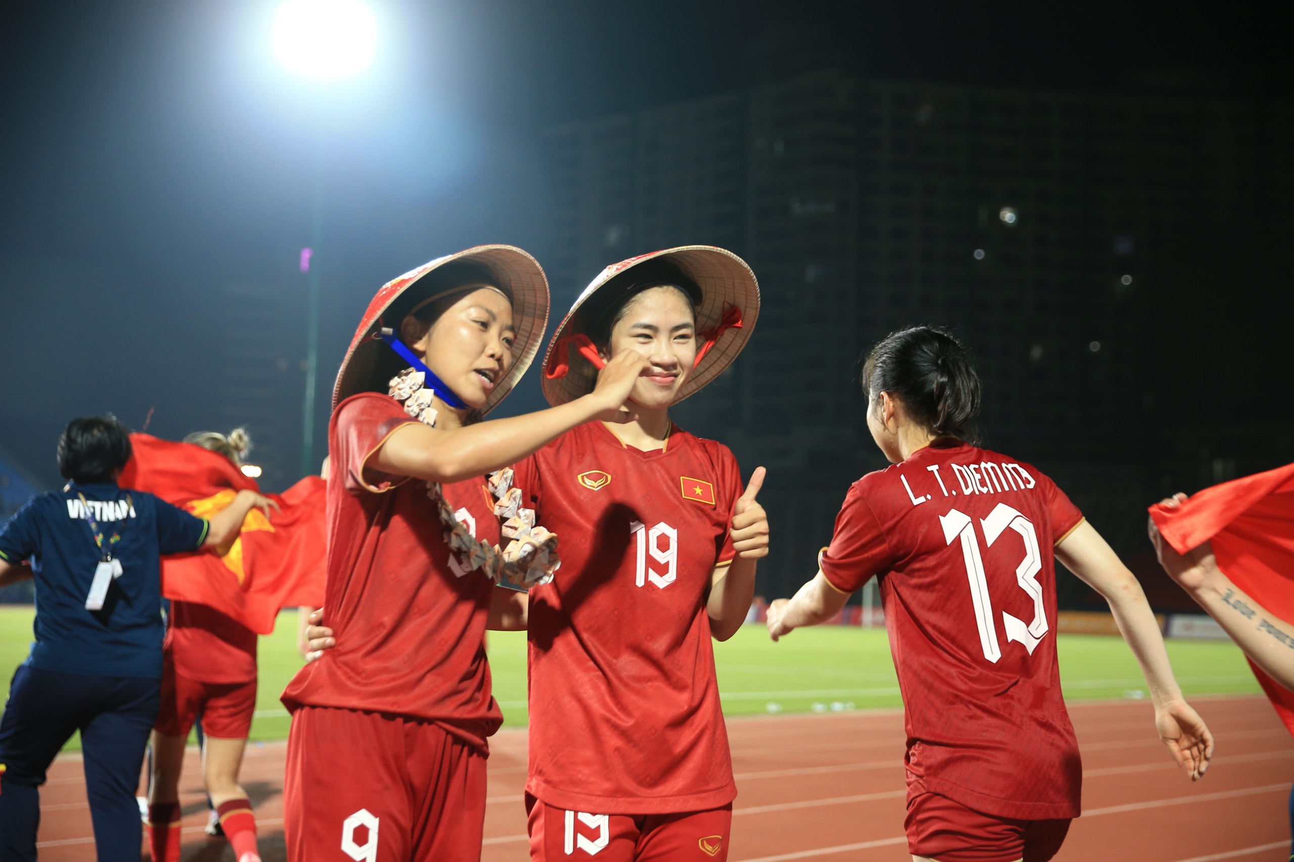Nhìn lại chức vô địch lịch sử của ĐT nữ Việt Nam 16