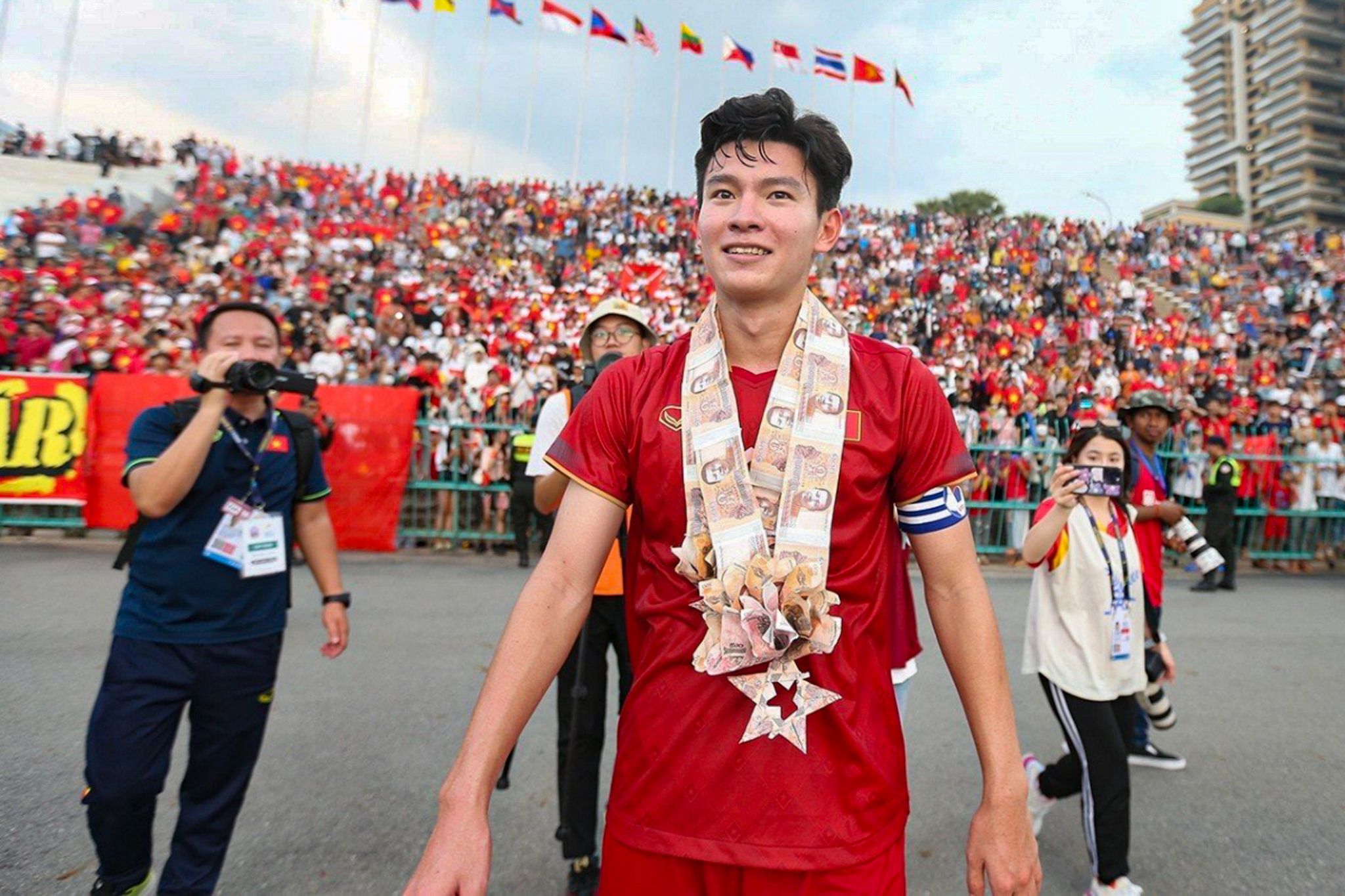 Cau thu U22 Viet Nam an mung sau tran thang U22 Myanmar SEA Games 32. anh: TH