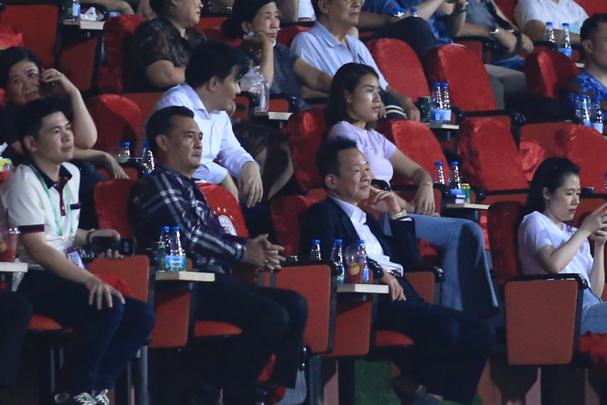 Bầu Hiển cao hứng phá lưới Hà Nội 1 Bầu Hiển cao hứng phá lưới Hà Nội 1