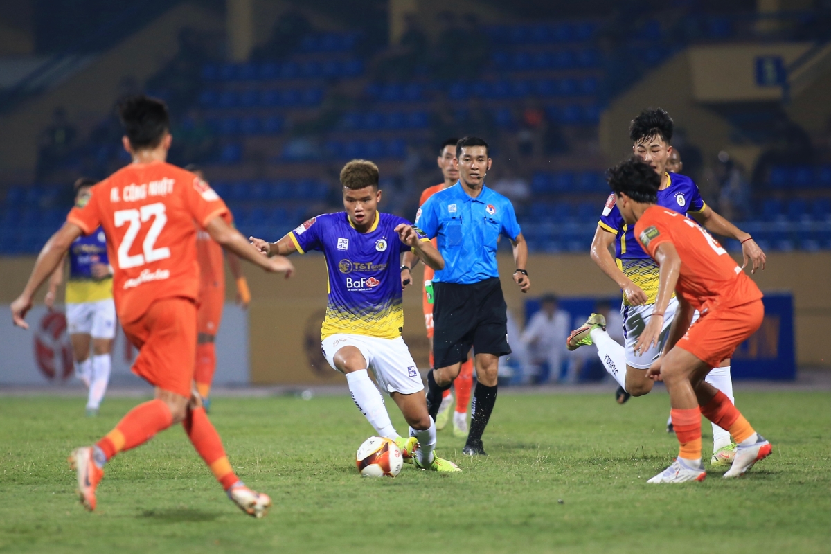 Bầu Hiển cao hứng phá lưới Hà Nội 9 Bầu Hiển cao hứng phá lưới Hà Nội 9