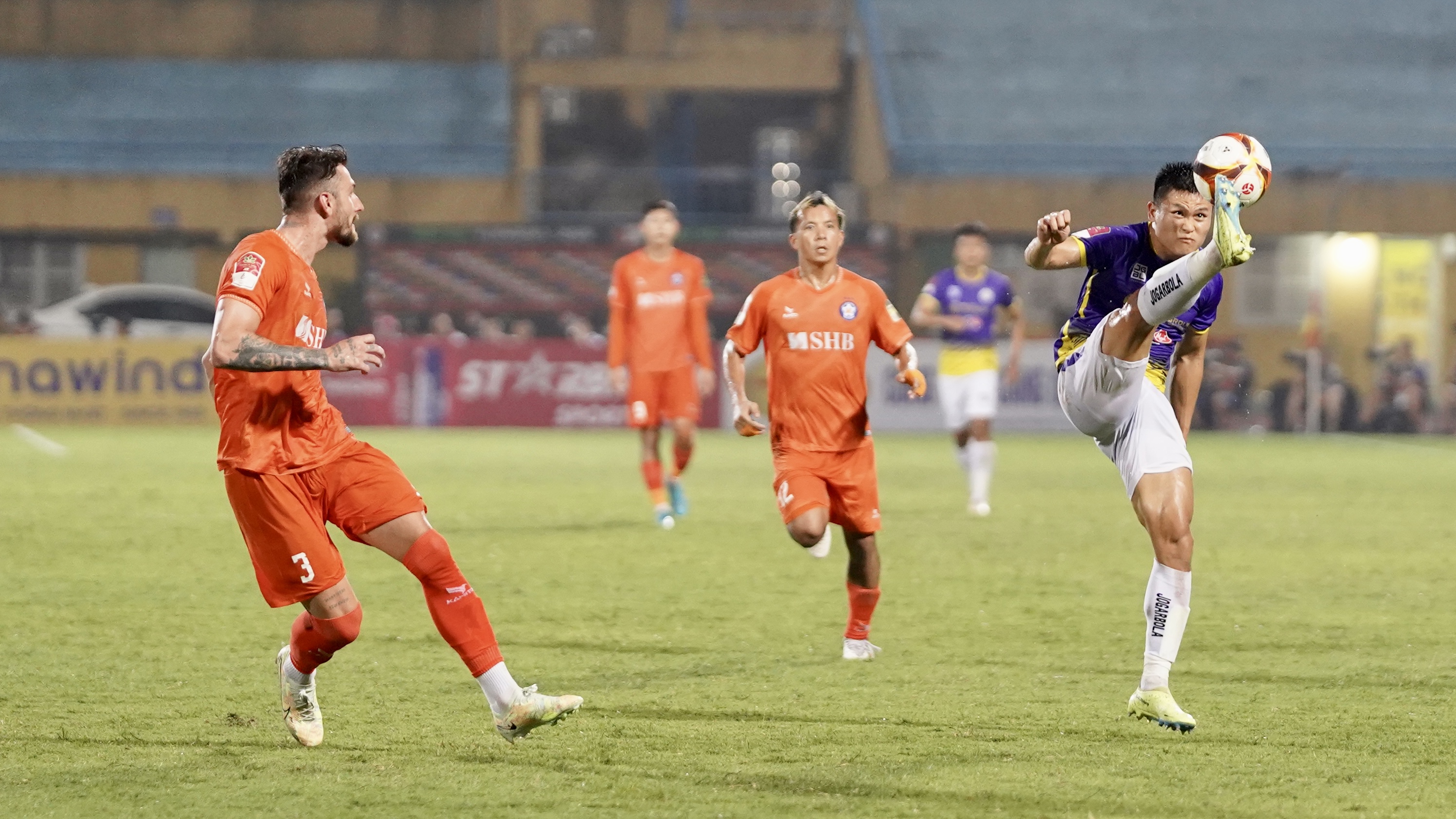 Văn Tùng tắt điện trong ngày đối đầu Lương Duy Cương 2