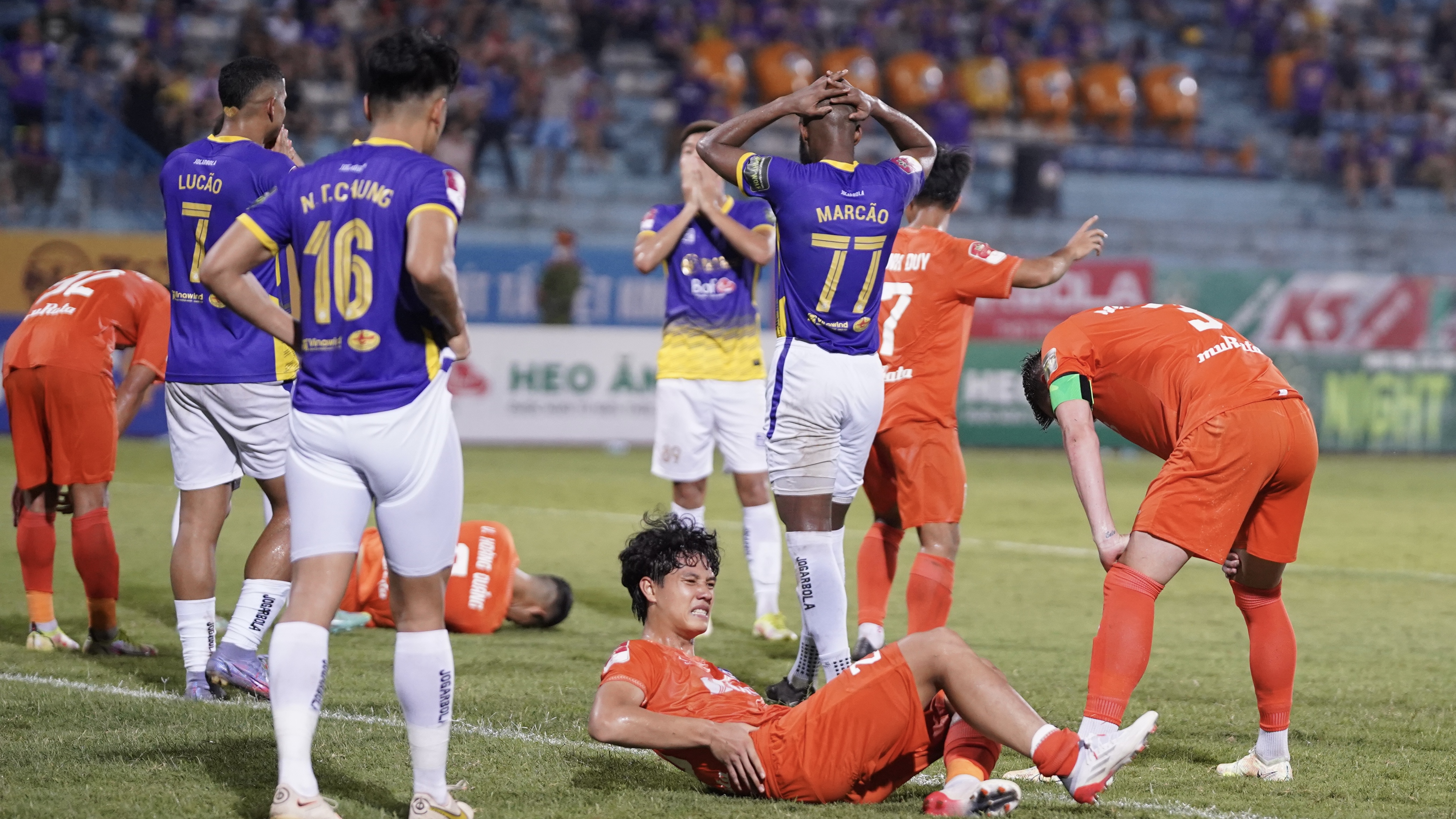 Văn Tùng tắt điện trong ngày đối đầu Lương Duy Cương 9