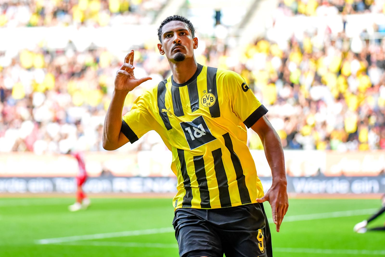 Sebastien Haller Không bao giờ đầu hàng với số phận! 1 Sebastien Haller Không bao giờ đầu hàng với số phận! 1