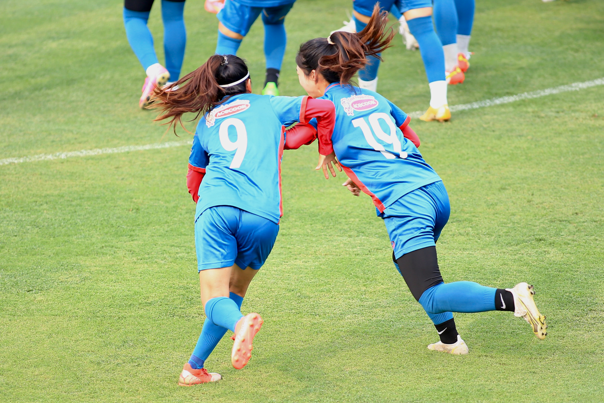 Tuyển nữ Việt Nam tập buổi đầu sau khi làm nên lịch sử tại SEA Games 5