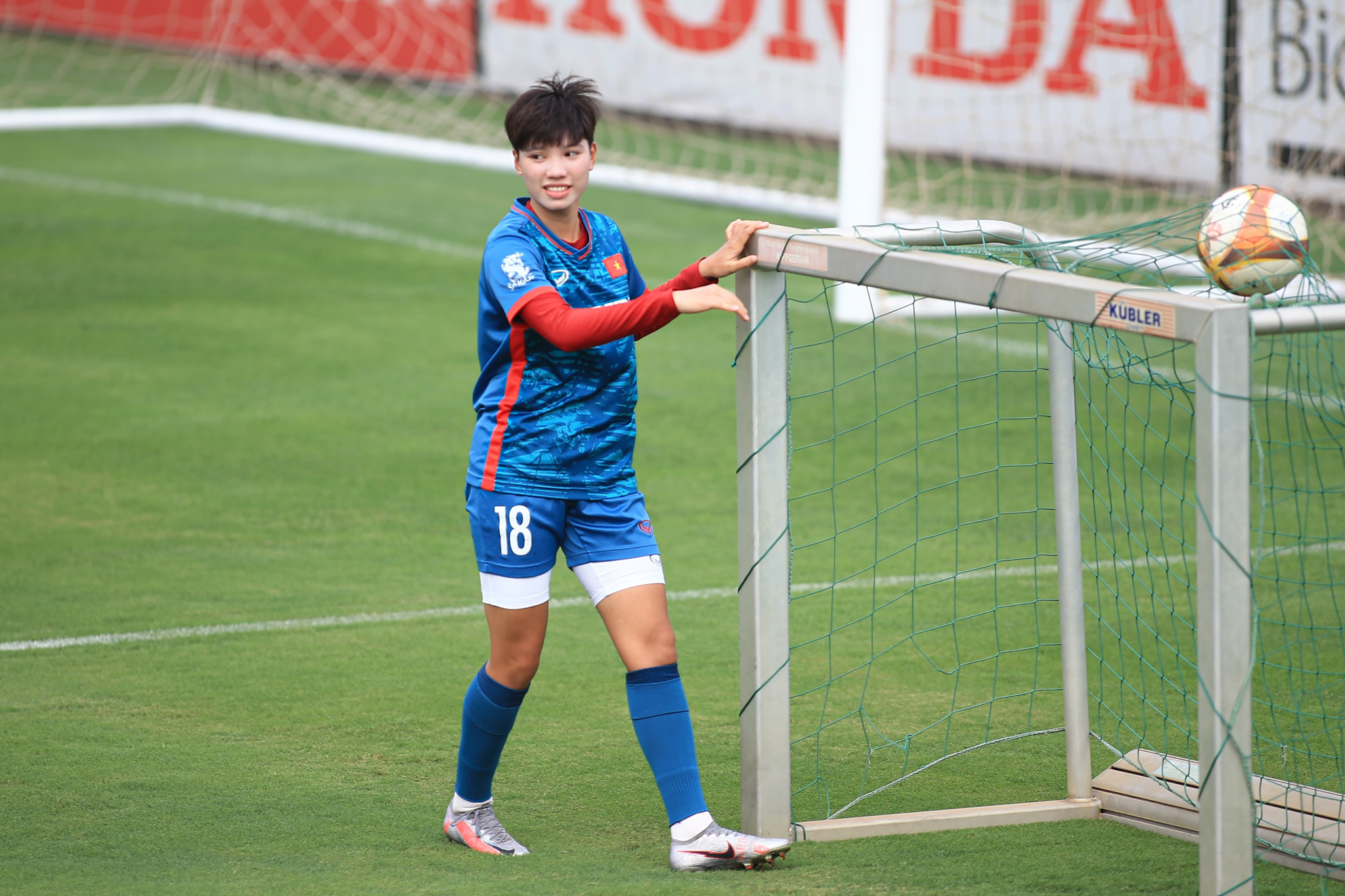 Tuyển nữ Việt Nam tập buổi đầu sau khi làm nên lịch sử tại SEA Games 7