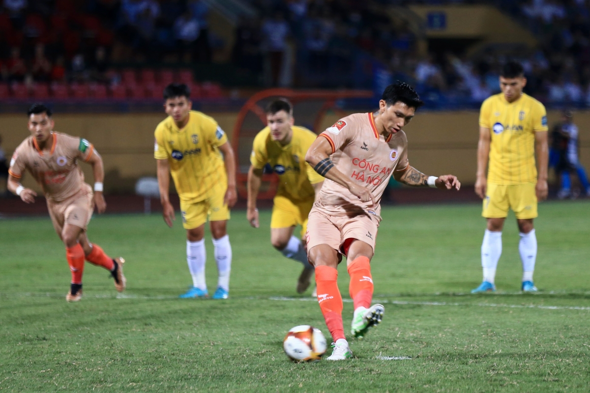 Đoàn Văn Hậu xin lỗi CĐV sau khi sút hỏng penalty 2 Đoàn Văn Hậu xin lỗi CĐV sau khi sút hỏng penalty 2